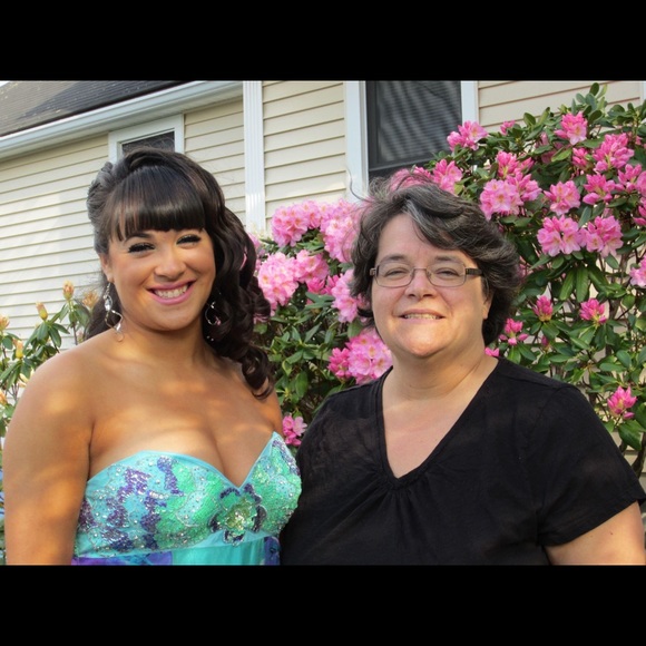 Meet your Posh Ambassador, @klds_closet - Picture 2 of 6